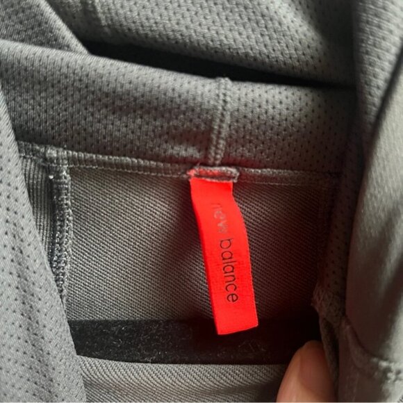 New Balance running Long Sleeve Reflective Pocket Thumbhole shirt Sz L - Picture 5 of 8